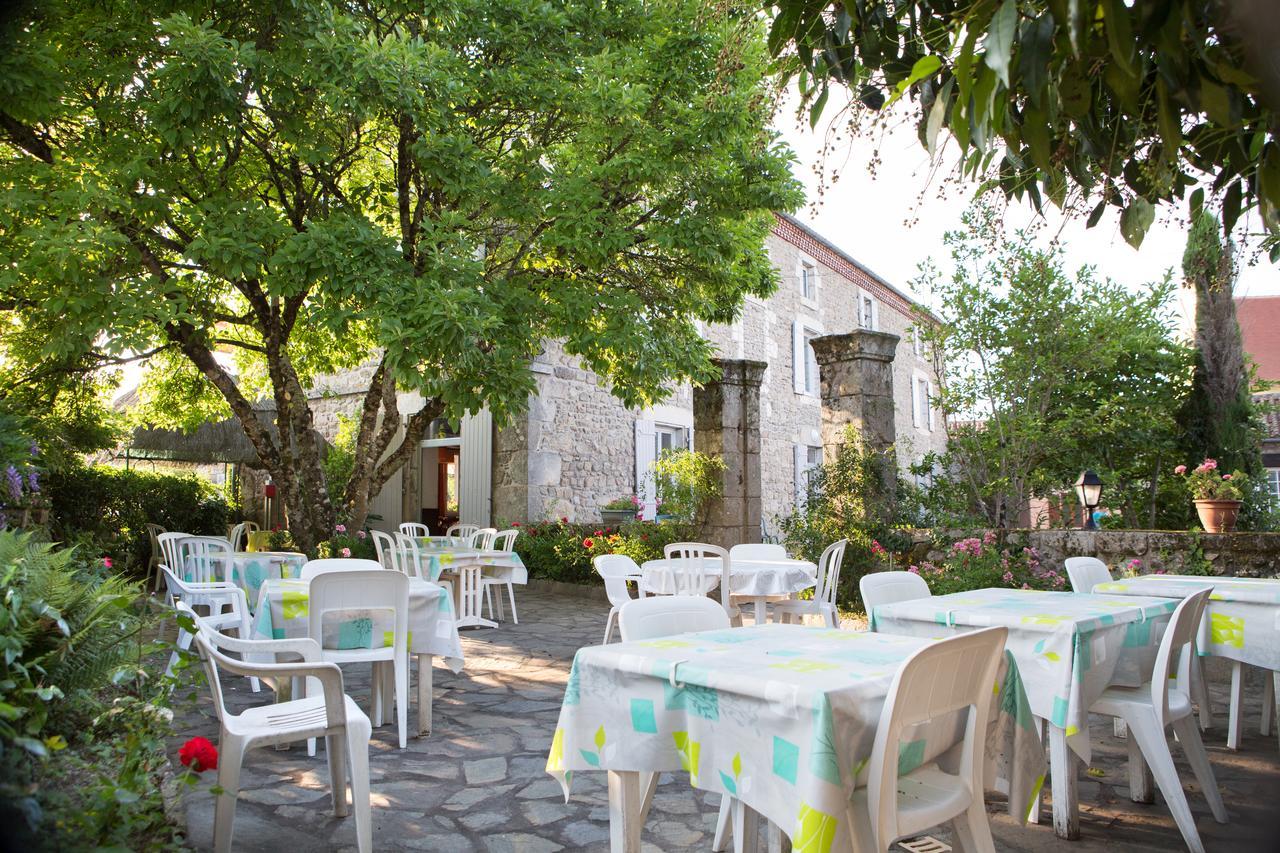 Hotel Restaurant Le Sully Saint-Saud-Lacoussière Εξωτερικό φωτογραφία